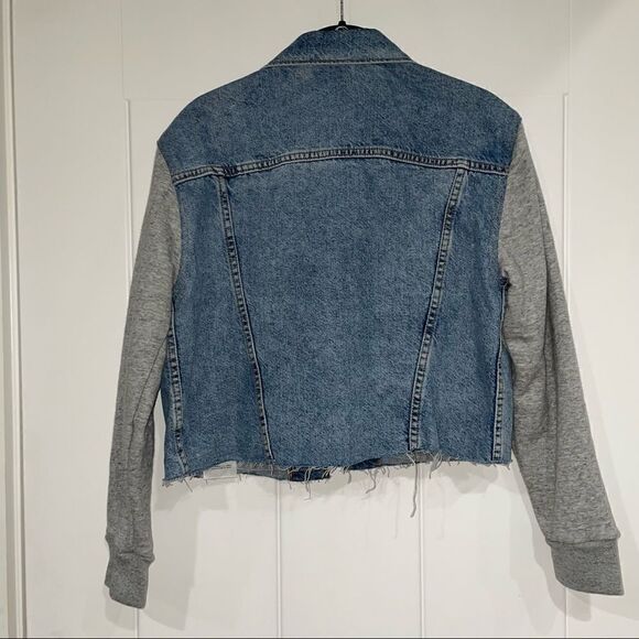 LEVI’S ExBoyfriend Trucker Jacket Medium Wash Grey Sweatshirt Sleeve Frayed Coat - Picture 7 of 7